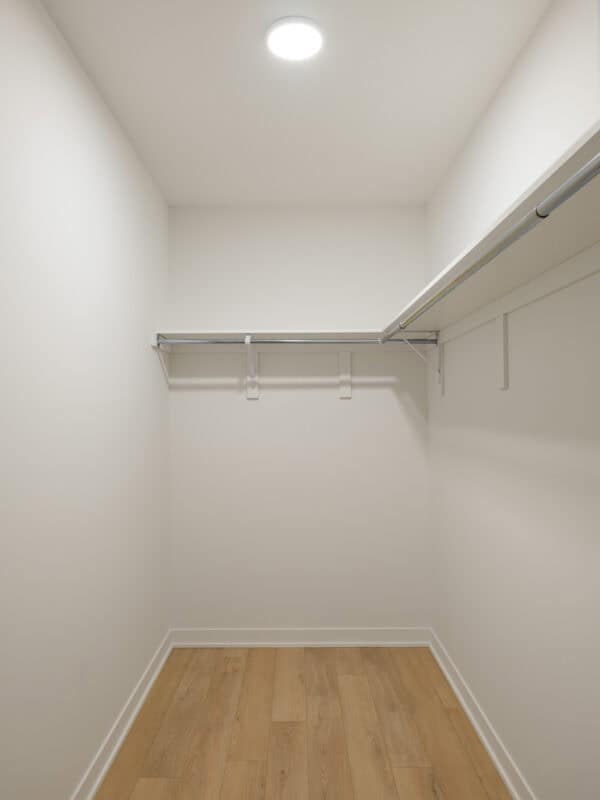 Espace de rangement intérieur pour appartement 2 chambres à Joliette, idéal pour optimiser votre organisation et votre confort dans votre logement locatif ou propriété.