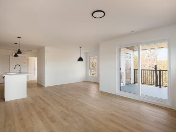 Appartement lumineux avec deux chambres à Joliette, idéal pour investissement ou résidence principale, offrant un espace moderne et convivial.