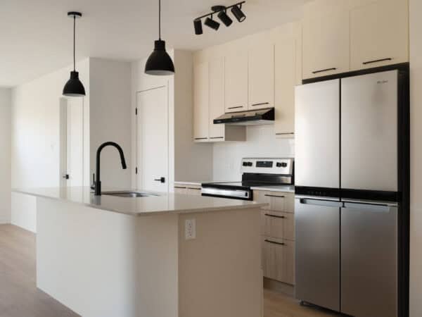 Balcon avec cuisine équipée dans un appartement à Joliette.