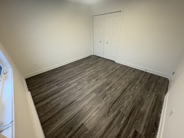 Appartement lumineux avec plancher en bois franc à Lachute.