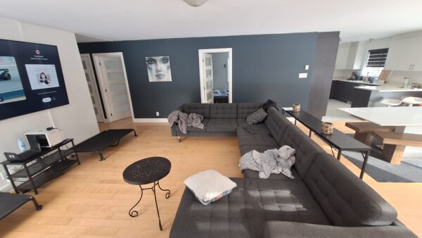 Appartement 3 chambres à louer à Saint-Calixte, idéal pour famille ou colocation, avec espace de vie moderne, salon confortable, et cuisine équipée.