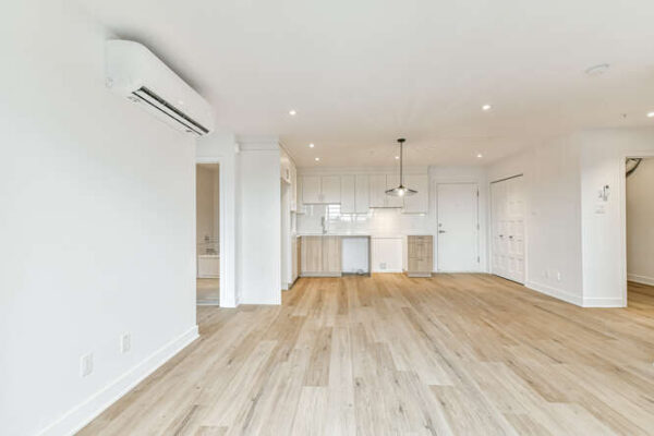 Appartement lumineux avec 3 chambres à Saint-Charles-Borromée, idéal pour famille ou investisseurs, offrant un espace moderne et confortable dans un secteur recherché.