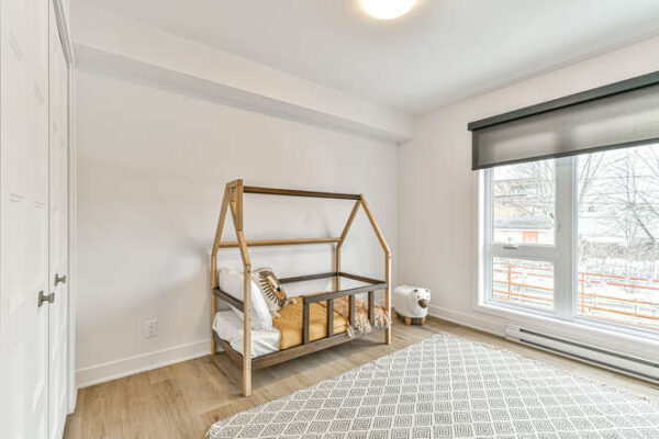 Appartement 2 chambres à Saint-Charles-Borromée, idéal pour famille ou couple, avec espace lumineux et moderne, situé dans un quartier calme.