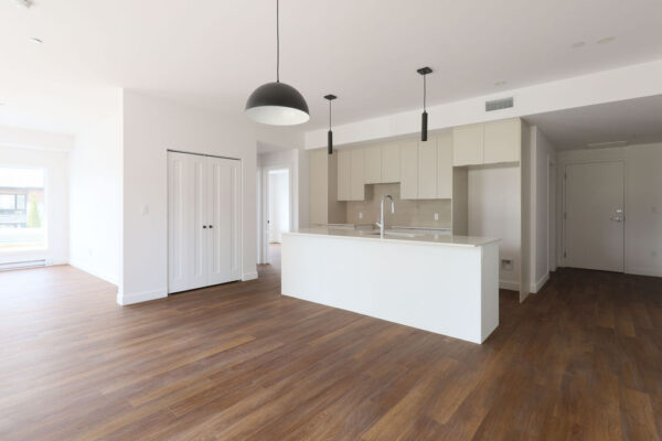Appartement 3 chambres moderne à Mirabel, idéal pour famille, avec cuisine ouverte et espace lumineux. Parfait pour la gestion immobilière et la location.