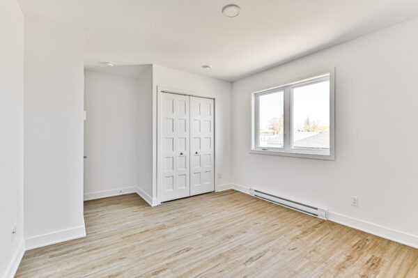 Appartement lumineux avec 3 chambres à Sainte-Julienne, idéal pour famille ou professionnels recherchant confort et tranquillité en juillet.
