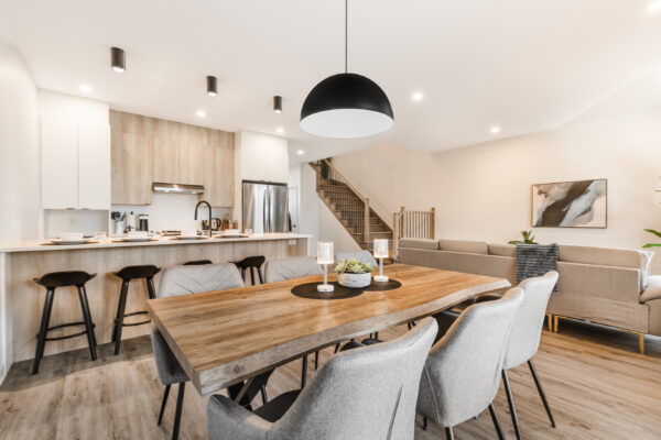 Appartement de ville à louer à Mirabel, idéal pour famille ou professionnels, avec cuisine ouverte, salon spacieux et décoration contemporaine.