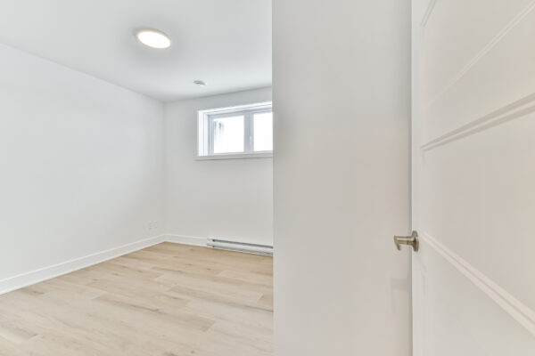 Appartement lumineux avec 3 chambres à Saint-Paul, idéal pour famille ou professionnels, situé dans un quartier calme avec vue sur la fenêtre.