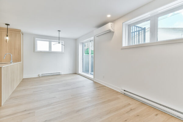 Appartement lumineux de 3 chambres à Saint-Paul, idéal pour famille ou investisseurs, avec espace ouvert, grandes fenêtres et finitions modernes.