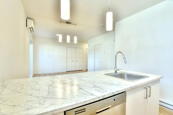 Appartement 1 chambre lumineux à Saint-Jacques, idéal pour vivre confortablement ou investir dans l'immobilier locatif.