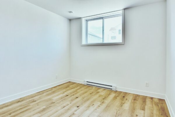 Appartement 1 chambre lumineux à Saint-Jacques, disponible dès maintenant. Parfait pour un logement confortable et pratique dans un quartier recherché.