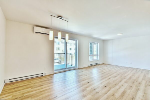 Appartement lumineux avec 3 chambres à Saint-Jacques, idéal pour famille ou colocation, offrant un espace moderne et confortable. Parfait pour la gestion immobilière et la location.