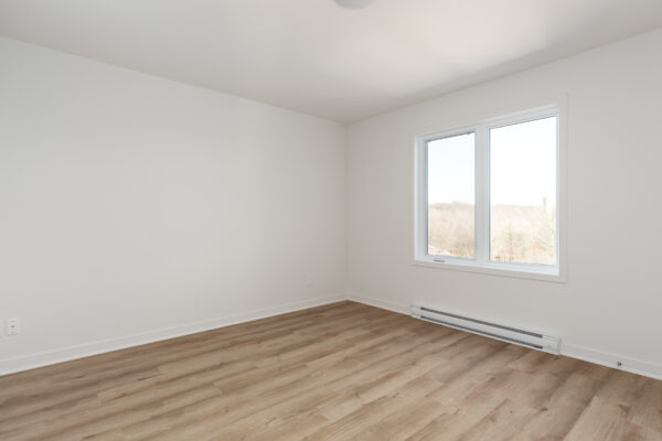 Appartement 2 chambres lumineux à Brownsburg-Chatham, parfait pour une famille ou un couple cherchant un espace confortable et moderne.