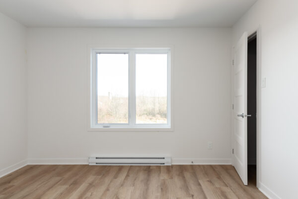 Appartement lumineux avec grande fenêtre à Brownsburg-Chatham.