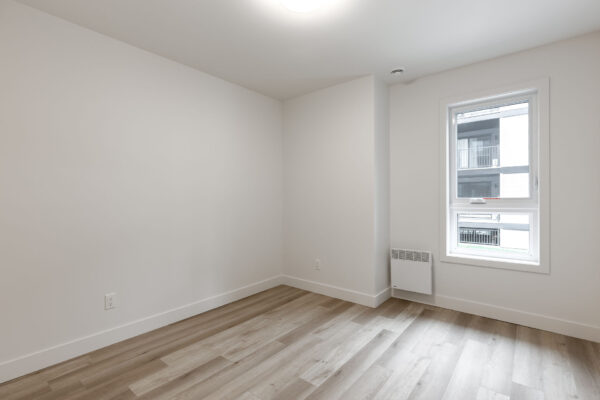 Appartement lumineux avec deux chambres à Saint-Jérôme, idéal pour un logement confortable en juillet.