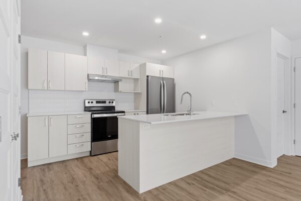 Appartement 2 chambres moderne à Lachute, idéal pour famille ou couple, avec cuisine équipée, espace lumineux et design contemporain, parfait pour un style de vie confortable.