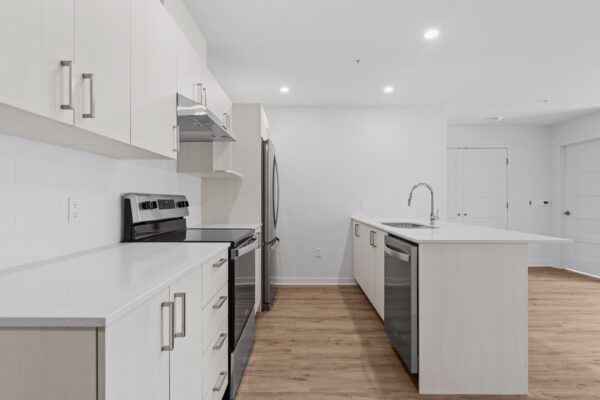 Appartement moderne avec cuisine équipée et espace lumineux à Lachute, idéal pour un logement confortable et pratique.
