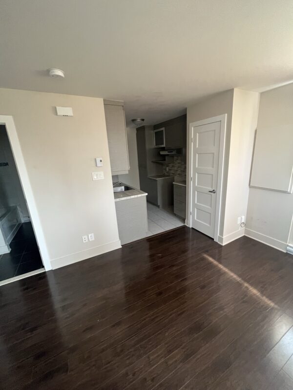 Appartement 2 chambres à Lachute disponible dès le 1er juillet, idéal pour famille ou professionnel recherchant confort et proximité.